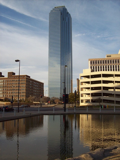 Dallas, Steel building